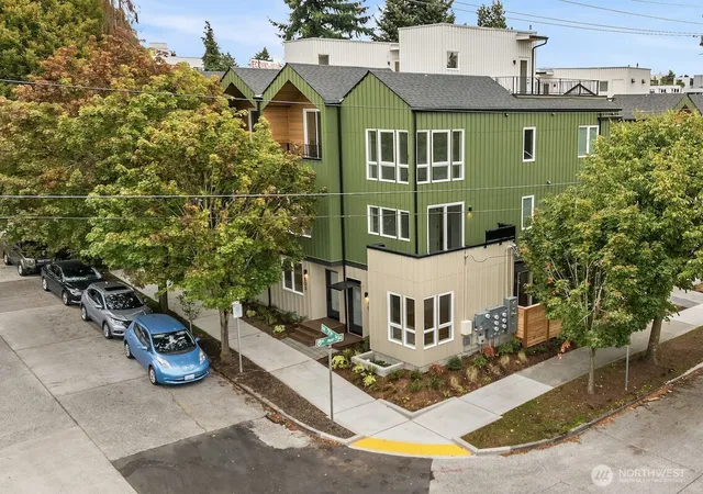 Photo 1 of Townhouse for sale at 805 Ne 71st Street, Seattle, WA 98115 | MLS# NWM2583189 | Listing updated on 2026-09-30