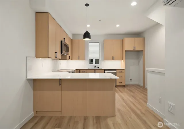 Photo 3 of Townhouse for sale at 805 Ne 71st Street, Seattle, WA 98115 | MLS# NWM2583189 | Listing updated on 2026-09-30