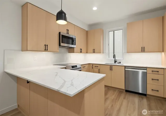 Photo 4 of Townhouse for sale at 805 NE 71st Street, Seattle, WA 98115 | MLS# NWM2583189 | Listing updated on 2026-09-30