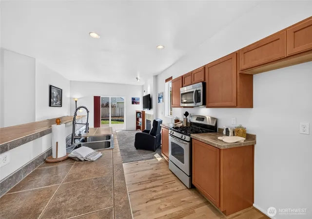 Photo 4 of Single family home for sale at 6618 Charlotte Ave SE, Auburn, WA 98092 | MLS# NWM2583206 | Listing updated on 2026-10-01