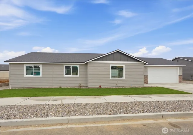 Photo 1 of Single family home for sale at 201 Salmon Dr, Wenatchee, WA 98801 | MLS# NWM2583222 | Listing updated on 2026-09-29