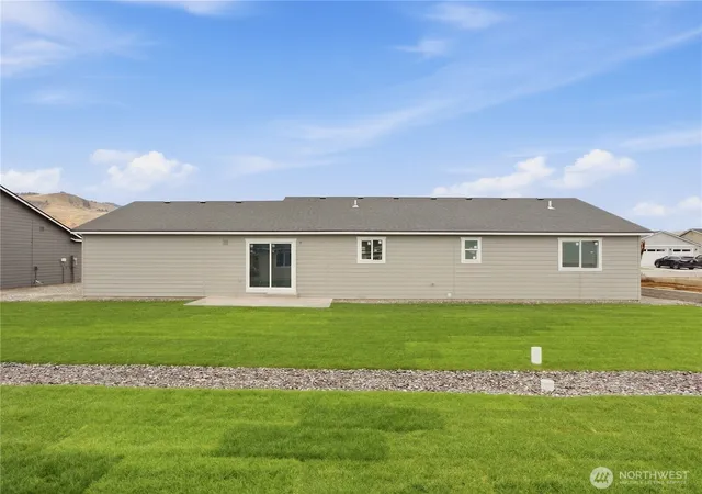 Photo 39 of Single family home for sale at 201 Salmon Dr, Wenatchee, WA 98801 | MLS# NWM2583222 | Listing updated on 2026-09-29