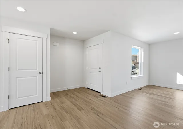 Photo 4 of Single family home for sale at 201 Salmon Dr, Wenatchee, WA 98801 | MLS# NWM2583222 | Listing updated on 2026-09-29