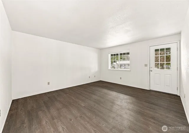 Photo 3 of Single family home for sale at 912 Marion St, Centralia, WA 98531 | MLS# NWM2583228 | Listing updated on 2026-10-02