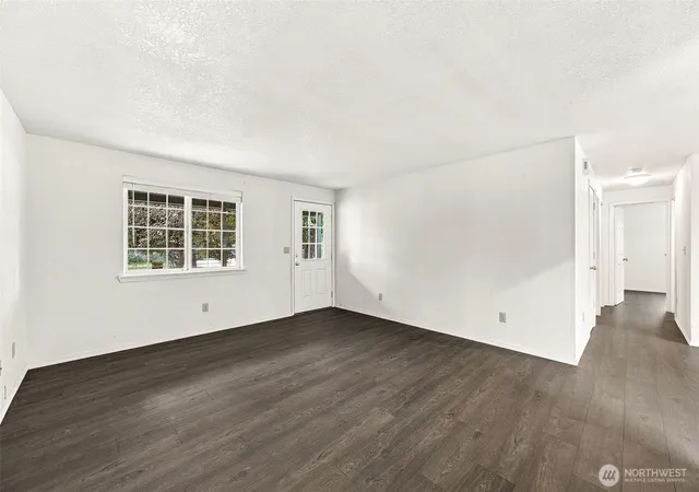 Photo 4 of Single family home for sale at 912 Marion St, Centralia, WA 98531 | MLS# NWM2583228 | Listing updated on 2026-10-02