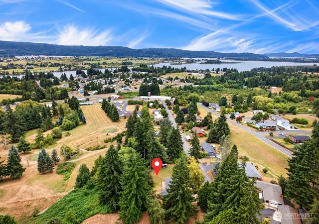 Photo 3 of Sale Pending at 42 Clover St, Cathlamet, WA 98612 | MLS# NWM2583246 | Listing updated on 2026-09-26