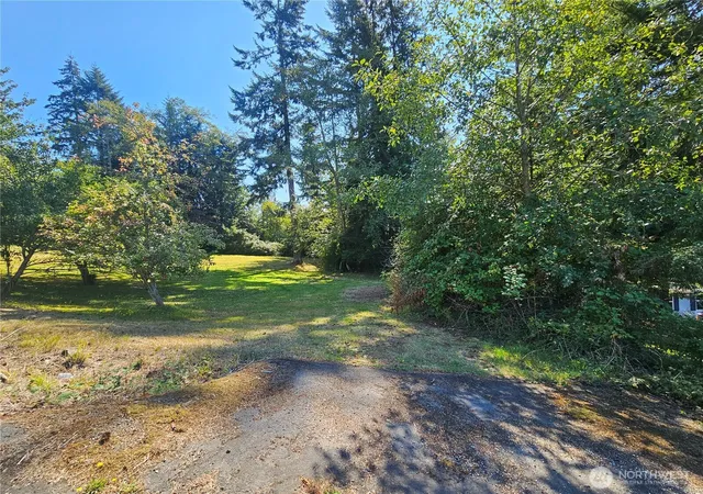Photo 3 of Sale Pending at 42 Clover St, Cathlamet, WA 98612 | MLS# NWM2583246 | Listing updated on 2026-09-26