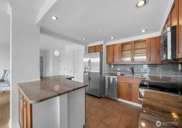 Photo 4 of Sale Pending at 6533 Seaview Ave NW #710A, Seattle, WA 98117 | MLS# NWM2583248 | Listing updated on 2026-09-22