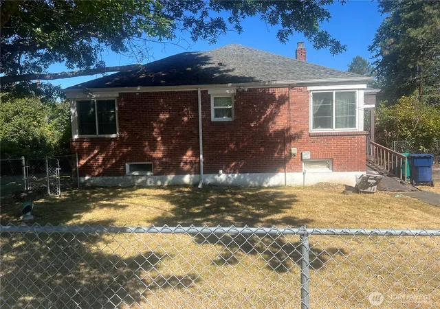 Photo 4 of Sale Pending at 10456 18th Avenue S, Seattle, WA 98168 | MLS# NWM2583253 | Listing updated on 2026-09-21
