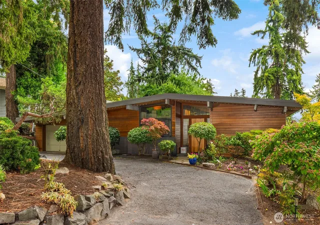 Photo 2 of Sale Pending at 7529 Se 40th Street, Mercer Island, WA 98040 | MLS# NWM2583255 | Listing updated on 2026-09-18