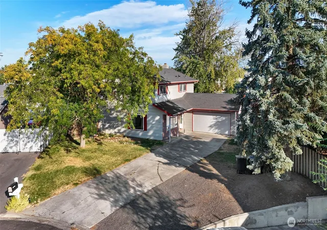 Photo 2 of Sale Pending at 1141 E Hill Pl, Moses Lake, WA 98837 | MLS# NWM2583256 | Listing updated on 2026-10-01