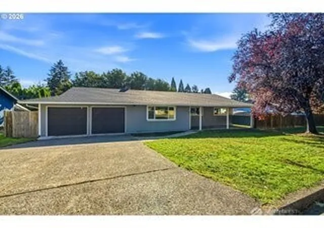 Single family home for sale at 826 B St, Washougal, WA 98671 | MLS# NWM2583260