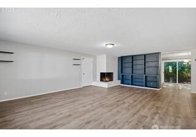 Photo 4 of Single family home for sale at 826 B St, Washougal, WA 98671 | MLS# NWM2583260 | Listing updated on 2026-10-15