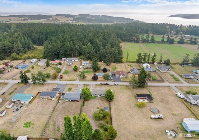 Photo 3 of Single family home for sale at 957 Donald Ave, Oak Harbor, WA 98277 | MLS# NWM2583266 | Listing updated on 2026-09-30