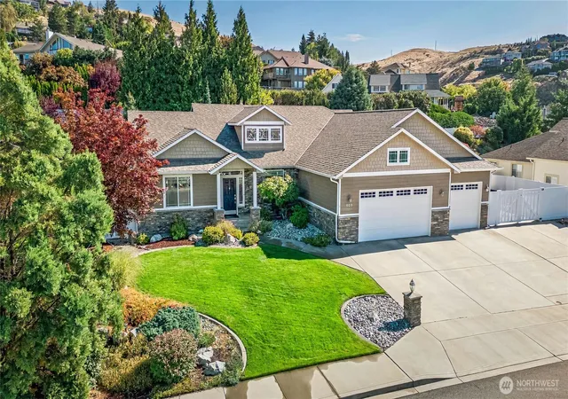 Photo 1 of Single family home for sale at 609 Ne 19th Street, East Wenatchee, WA 98802 | MLS# NWM2583297 | Listing updated on 2026-09-26