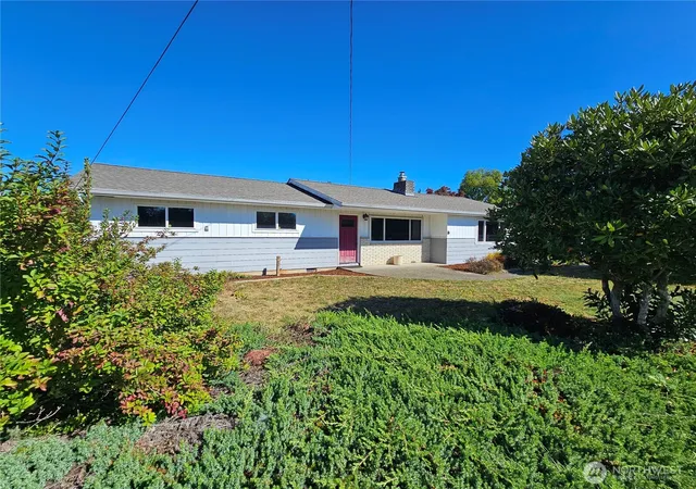 Single family home for sale at 145 Hurd Rd, Elma, WA 98541 | MLS# NWM2583301
