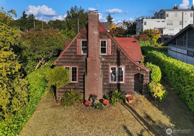 Photo 1 of Sale Pending at 3710 31st Avenue W, Seattle, WA 98199 | MLS# NWM2583305 | Listing updated on 2026-09-29