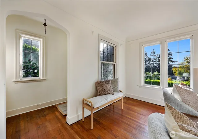 Photo 4 of Sale Pending at 3710 31st Avenue W, Seattle, WA 98199 | MLS# NWM2583305 | Listing updated on 2026-09-29