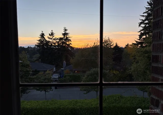 Photo 3 of Sale Pending at 3710 31st Avenue W, Seattle, WA 98199 | MLS# NWM2583305 | Listing updated on 2026-09-29