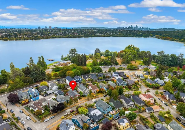 Photo 3 of Single family home for sale at 7426 Keen Way N, Seattle, WA 98103 | MLS# NWM2583310 | Listing updated on 2026-09-22