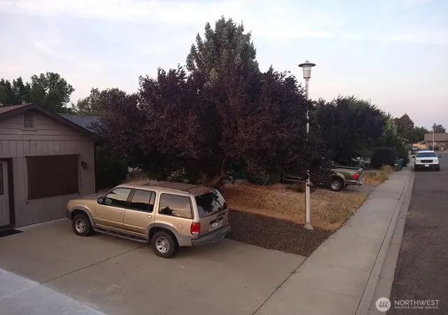 Photo 2 of Single family home for sale at 807 E White Birch Ave, Ellensburg, WA 98926 | MLS# NWM2583321 | Listing updated on 2026-09-28