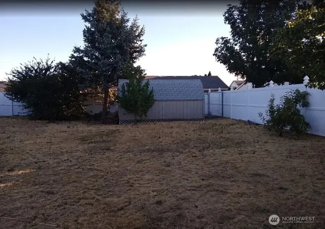 Photo 4 of Single family home for sale at 807 E White Birch Ave, Ellensburg, WA 98926 | MLS# NWM2583321 | Listing updated on 2026-09-28