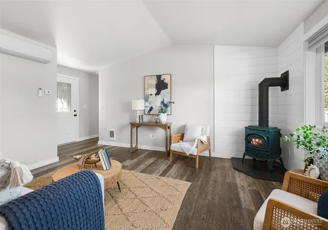 Photo 4 of Single family home for sale at 1303 Kendra Ln, Burlington, WA 98233 | MLS# NWM2583337 | Listing updated on 2026-09-21