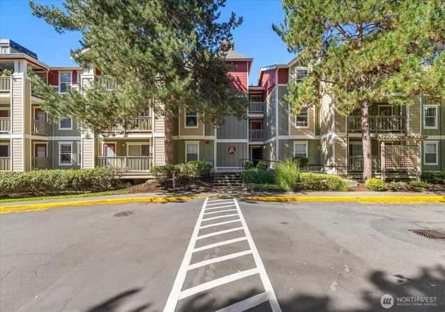 Photo 4 of Condo for sale at 7711 NE 175th Street #308, Kenmore, WA 98028 | MLS# NWM2583346 | Listing updated on 2026-10-02