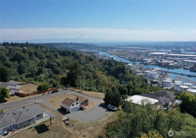 Photo 4 of Single family home for sale at 2914 44th Avenue NE, Tacoma, WA 98422 | MLS# NWM2583351 | Listing updated on 2026-09-22