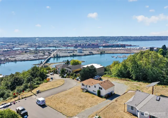 Photo 2 of Single family home for sale at 2914 44th Avenue Ne, Tacoma, WA 98422 | MLS# NWM2583351 | Listing updated on 2026-09-22