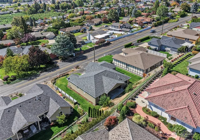Photo 2 of Single family home for sale at 5805 Englewood Ave, Yakima, WA 98908 | MLS# NWM2583352 | Listing updated on 2026-10-13