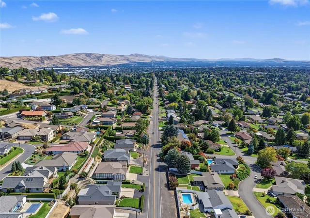 Photo 3 of Single family home for sale at 5805 Englewood Ave, Yakima, WA 98908 | MLS# NWM2583352 | Listing updated on 2026-10-13