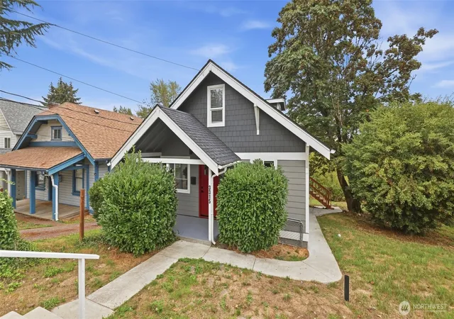 Photo 1 of Single family home for sale at 3315 E Grandview Ave, Tacoma, WA 98404 | MLS# NWM2583357 | Listing updated on 2026-10-01