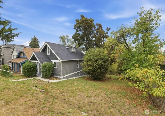 Photo 2 of Single family home for sale at 3315 E Grandview Ave, Tacoma, WA 98404 | MLS# NWM2583357 | Listing updated on 2026-10-01