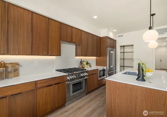 Photo 3 of Single family home for sale at 4530 NE 55th Street, Seattle, WA 98105 | MLS# NWM2583360 | Listing updated on 2026-09-23