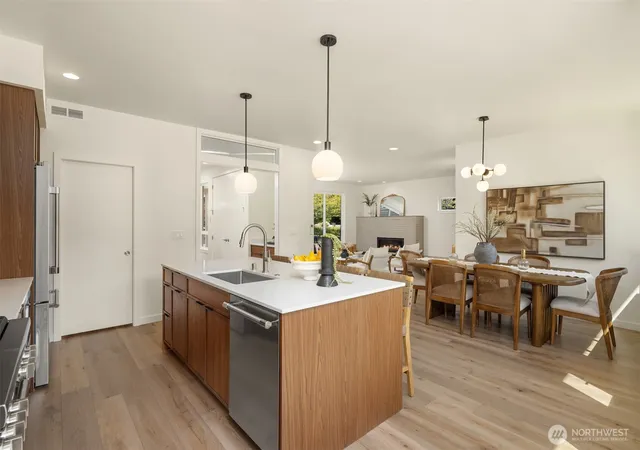 Photo 4 of Single family home for sale at 4530 NE 55th Street, Seattle, WA 98105 | MLS# NWM2583360 | Listing updated on 2026-09-23