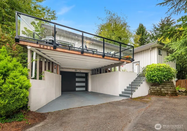 Photo 2 of Single family home for sale at 4626 33rd Avenue W, Seattle, WA 98199 | MLS# NWM2583365 | Listing updated on 2026-09-23
