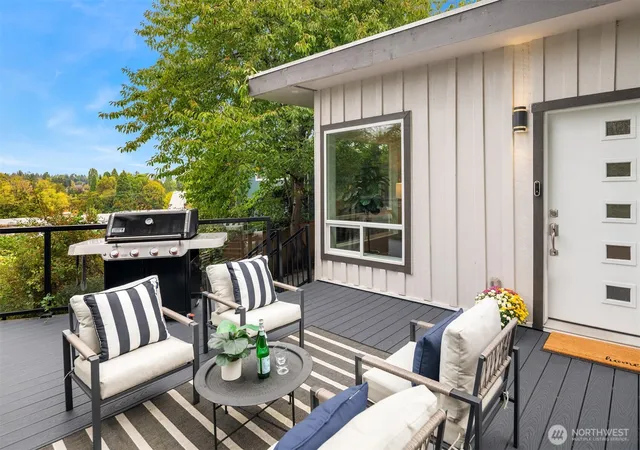 Photo 3 of Single family home for sale at 4626 33rd Avenue W, Seattle, WA 98199 | MLS# NWM2583365 | Listing updated on 2026-09-23