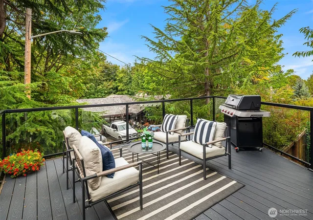 Photo 3 of Single family home for sale at 4626 33rd Avenue W, Seattle, WA 98199 | MLS# NWM2583365 | Listing updated on 2026-09-23