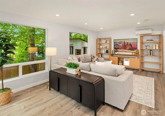 Photo 4 of Single family home for sale at 4626 33rd Avenue W, Seattle, WA 98199 | MLS# NWM2583365 | Listing updated on 2026-09-23