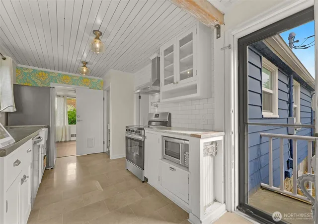 Photo 2 of Sale Pending at 4550 6th Avenue, Tacoma, WA 98406 | MLS# NWM2583371 | Listing updated on 2026-09-30
