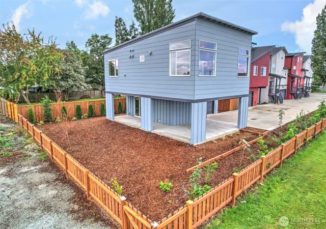 Photo 3 of Sale Pending at 27523 102nd Avenue Nw #E, Stanwood, WA 98292 | MLS# NWM2583377 | Listing updated on 2026-09-23