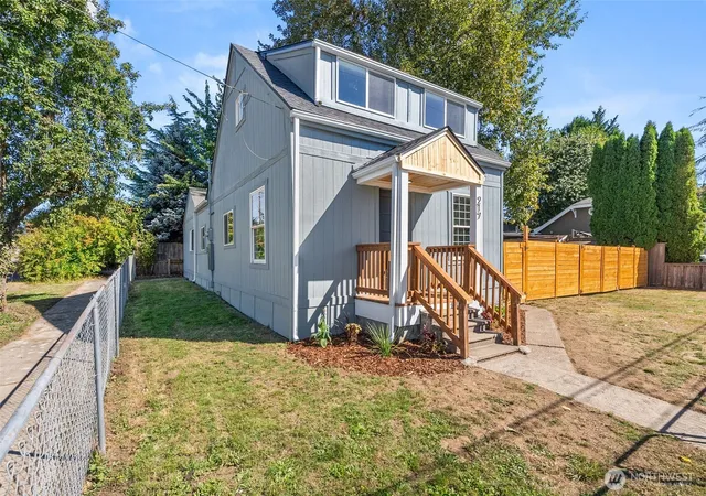 Photo 2 of Single family home for sale at 217 W Chestnut, Centralia, WA 98531 | MLS# NWM2583397 | Listing updated on 2026-09-29