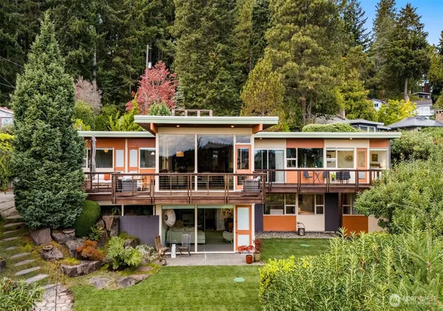 Photo 1 of Single family home for sale at 17059 16th Avenue Sw, Normandy Park, WA 98166 | MLS# NWM2583404 | Listing updated on 2026-10-16