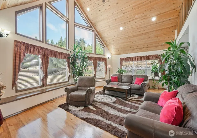 Photo 3 of Sale Pending at 4515 Columbia Hts Rd, Longview, WA 98632 | MLS# NWM2583421 | Listing updated on 2026-09-21