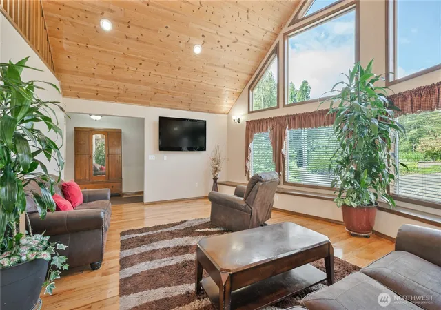 Photo 4 of Sale Pending at 4515 Columbia Hts Rd, Longview, WA 98632 | MLS# NWM2583421 | Listing updated on 2026-09-21