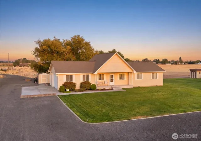 Photo 2 of Single family home for sale at 3489 Rd F Ne, Moses Lake, WA 98837 | MLS# NWM2583428 | Listing updated on 2026-09-30
