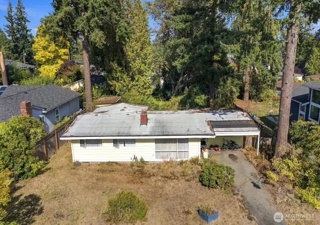 Photo 3 of Sale Pending at 14262 Se Eastgate Dr, Bellevue, WA 98006 | MLS# NWM2583441 | Listing updated on 2026-10-01