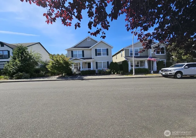 Photo 2 of Single family home for sale at 201 Glennwood Pl Se, Renton, WA 98056 | MLS# NWM2583454 | Listing updated on 2026-09-29