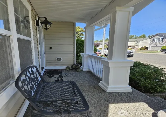 Photo 3 of Single family home for sale at 201 Glennwood Pl SE, Renton, WA 98056 | MLS# NWM2583454 | Listing updated on 2026-09-29